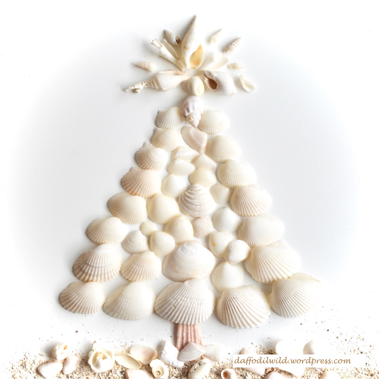 shell art Christmas Tree